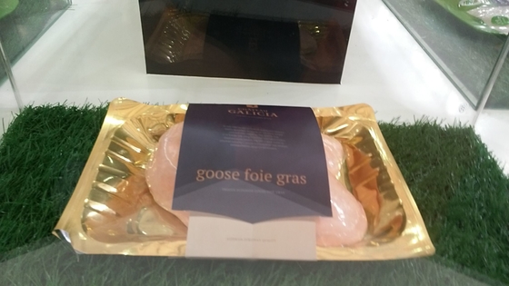 422mm Golden Thermoforming Film For Skin Pack Meat Sausage Packing Plastic Wrap